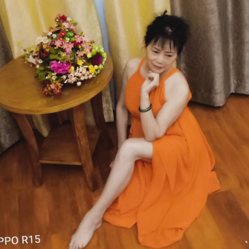 迷离凝眸御姐的照片