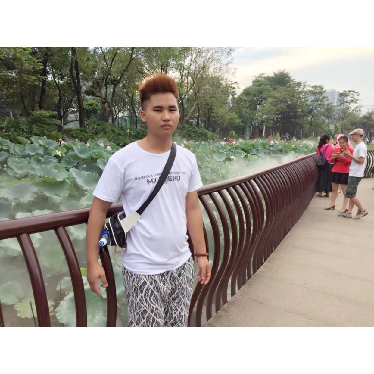 发带花痴的照片