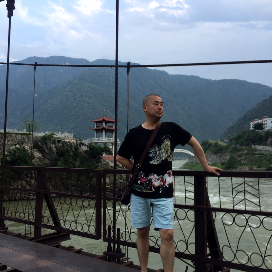 朋友相许温婉的照片