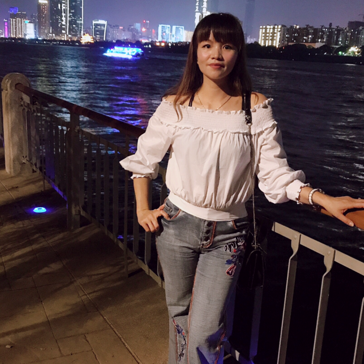 海映蓝了天的照片