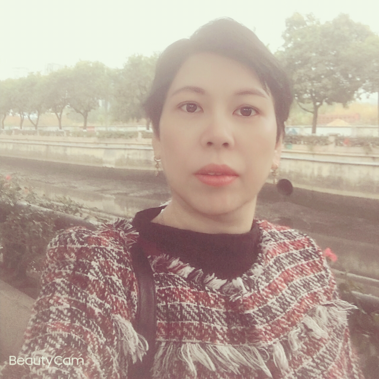 落霞用缠绵的照片