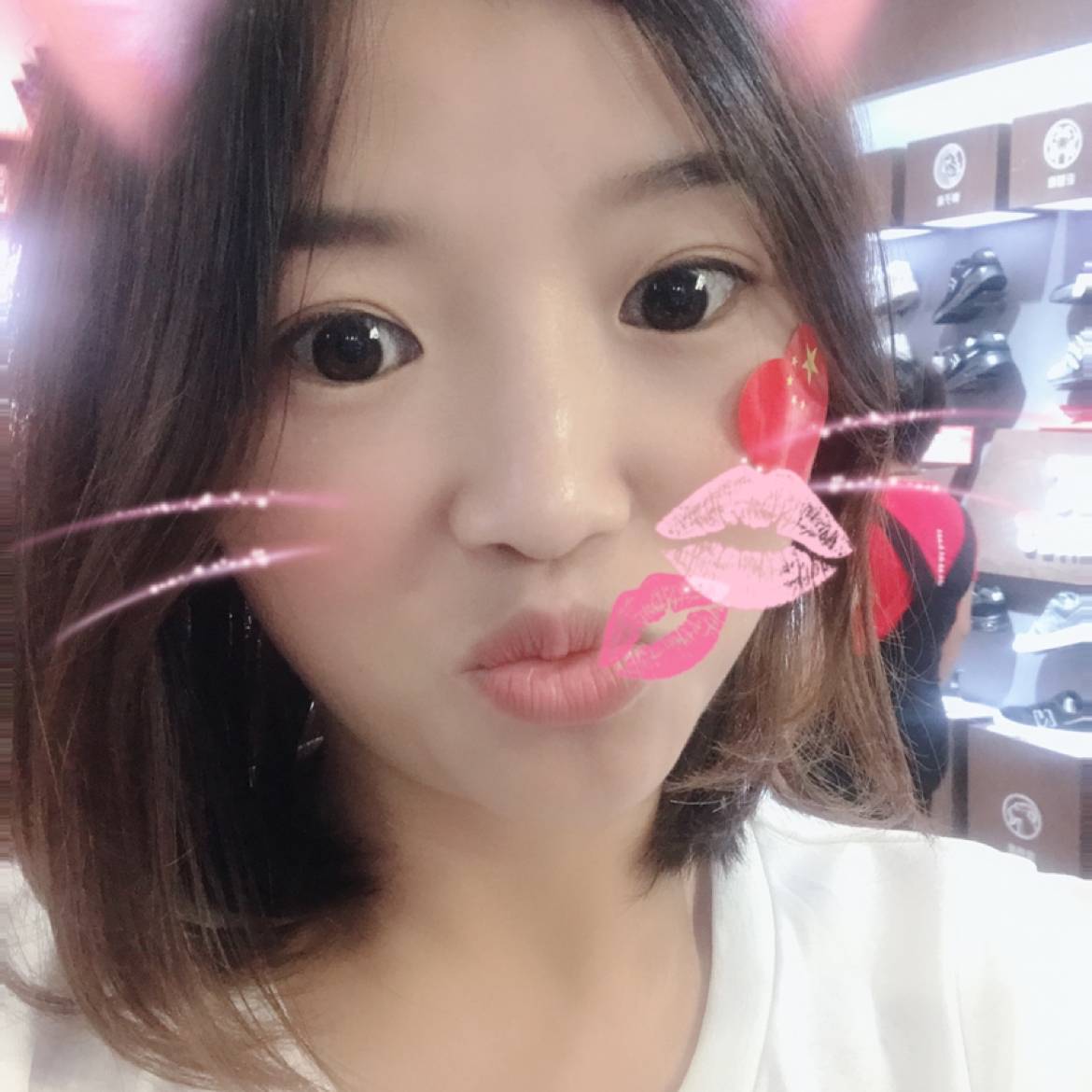小丸子漫步积极的照片