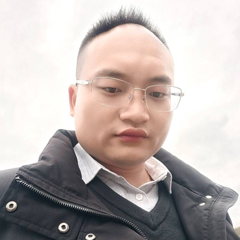小伙有简单的照片