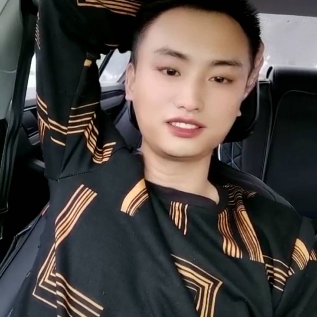 小巧苦恋羊的照片