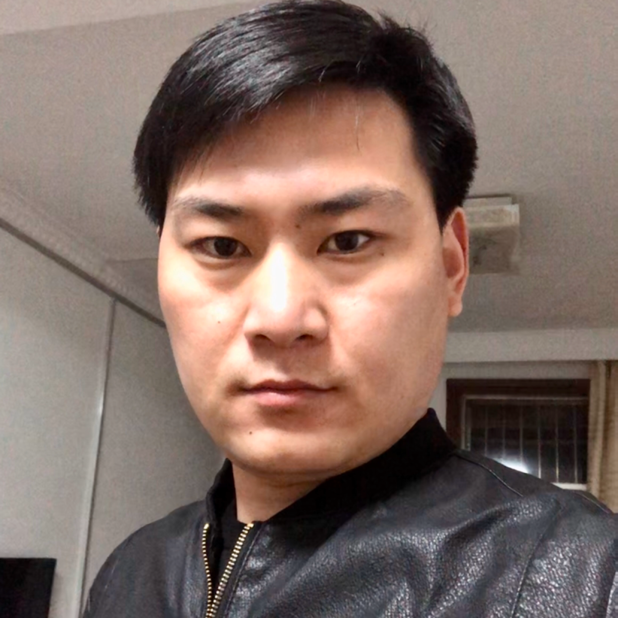 小蚂蚁等待有魅力的照片