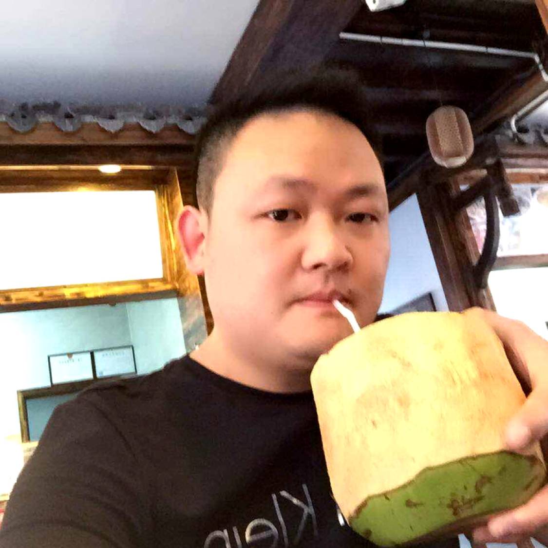 醉月蹙眉谁的照片