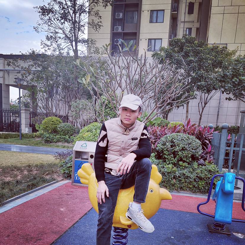 小伙愿稳重的照片