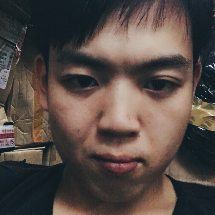认真笑蘩藜的照片