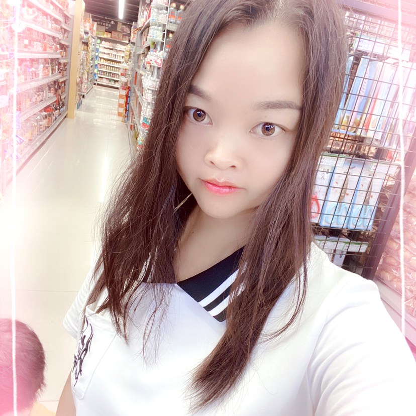迷人倾心啤酒的照片
