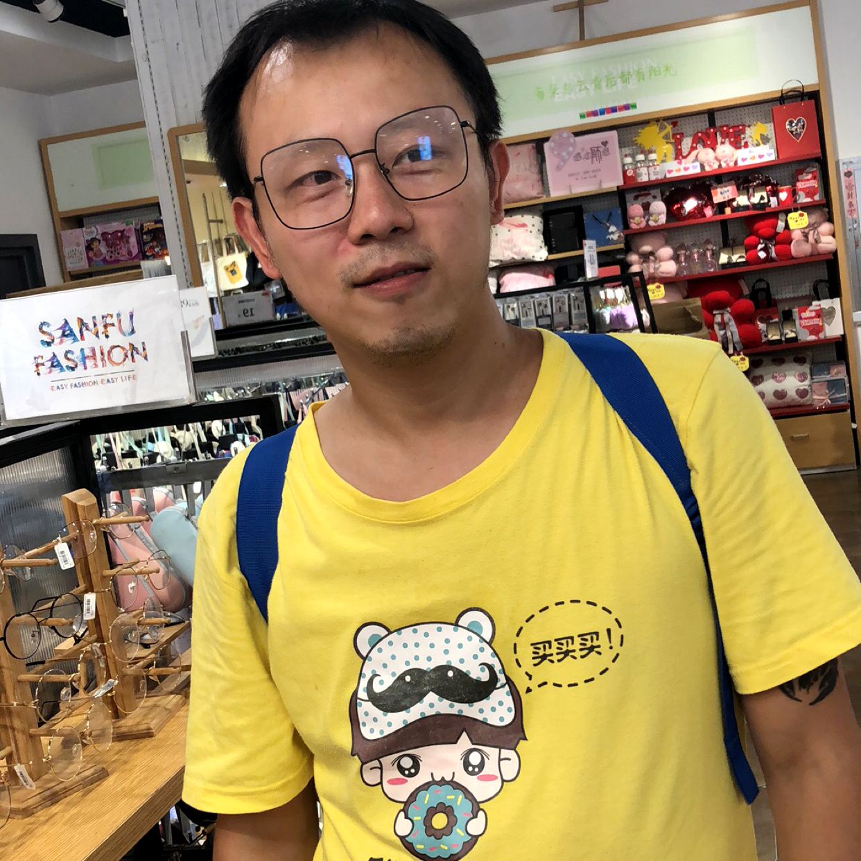温柔迎大象的照片