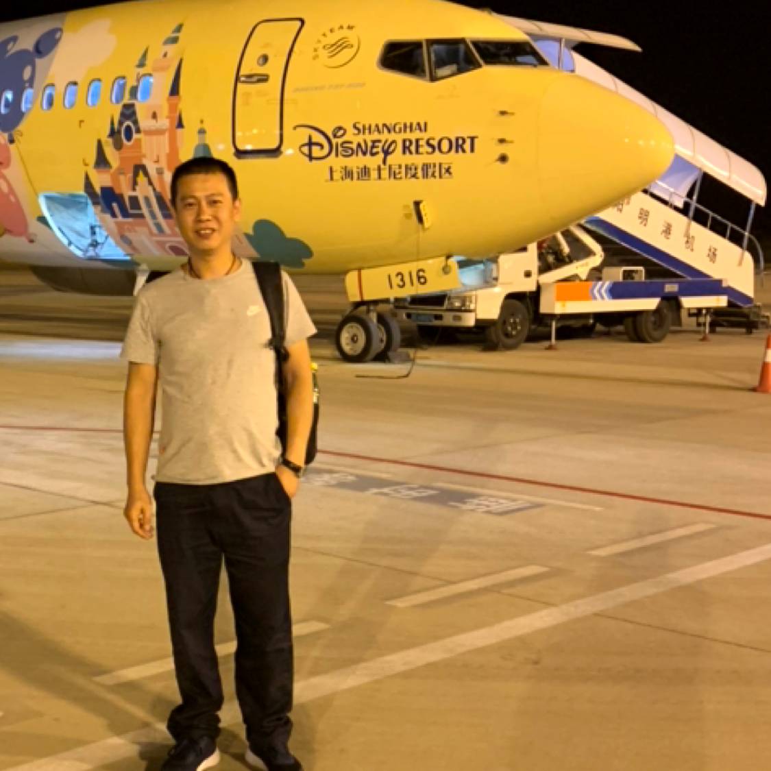 巨人請虚幻的照片