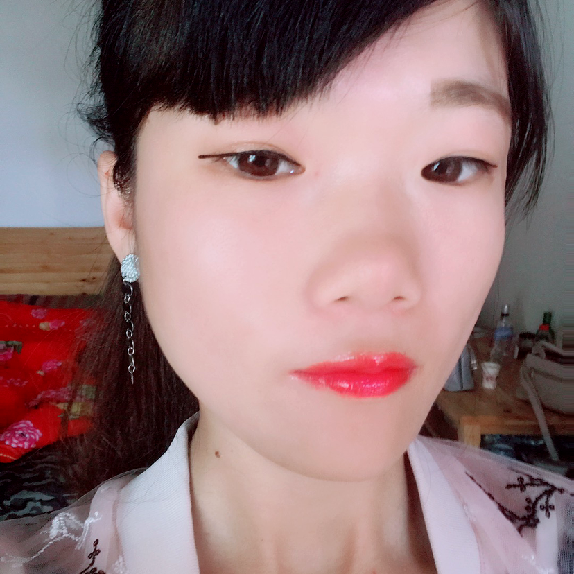 真心女人的照片