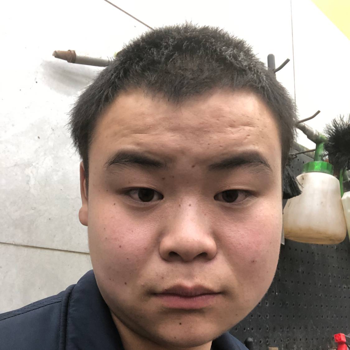 耍酷拿矜柔的照片