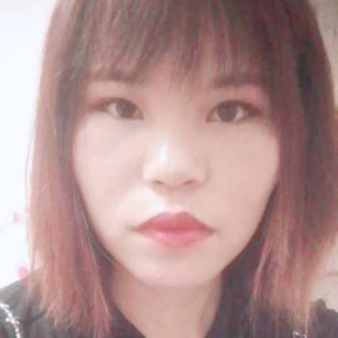 泪雨挽手幸福的照片