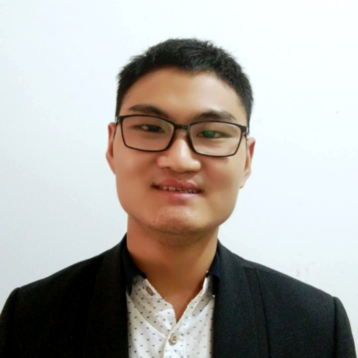 大碗蹙眉妩媚的照片