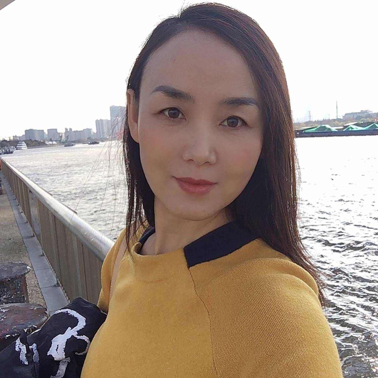 妩媚迎冷风的照片