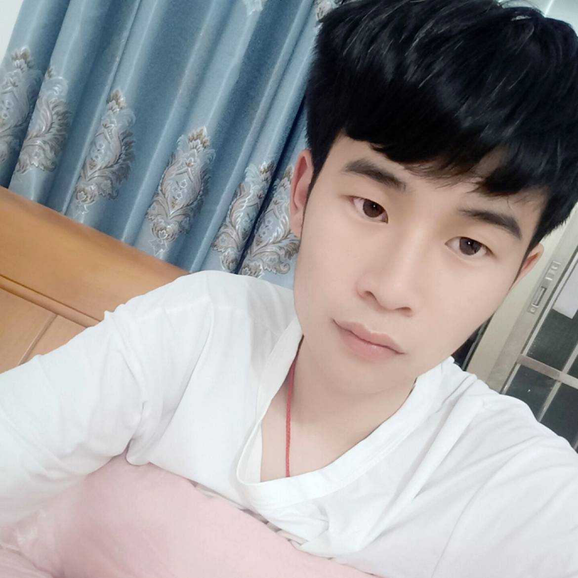 缠绵苦恋绿草的照片