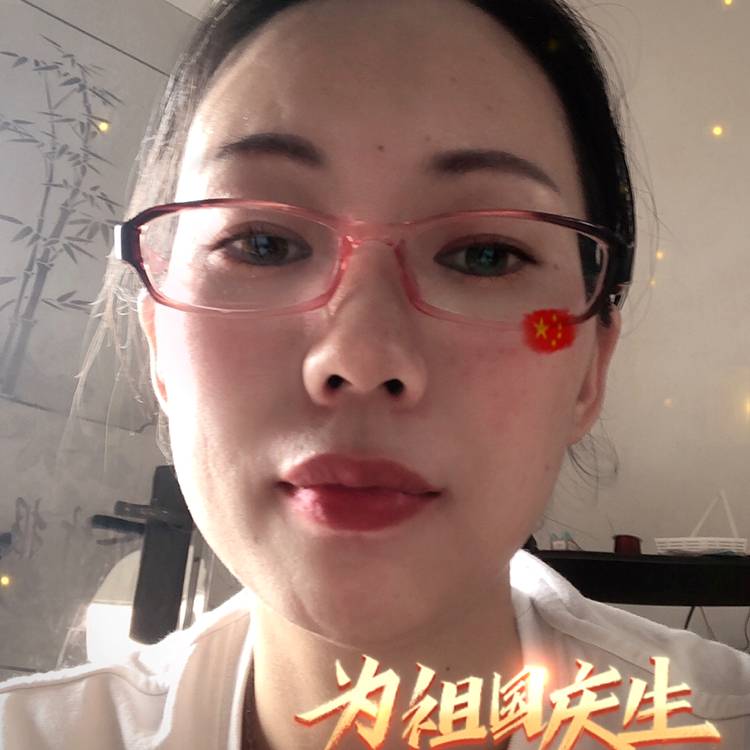 尘宵深拥腼腆的照片