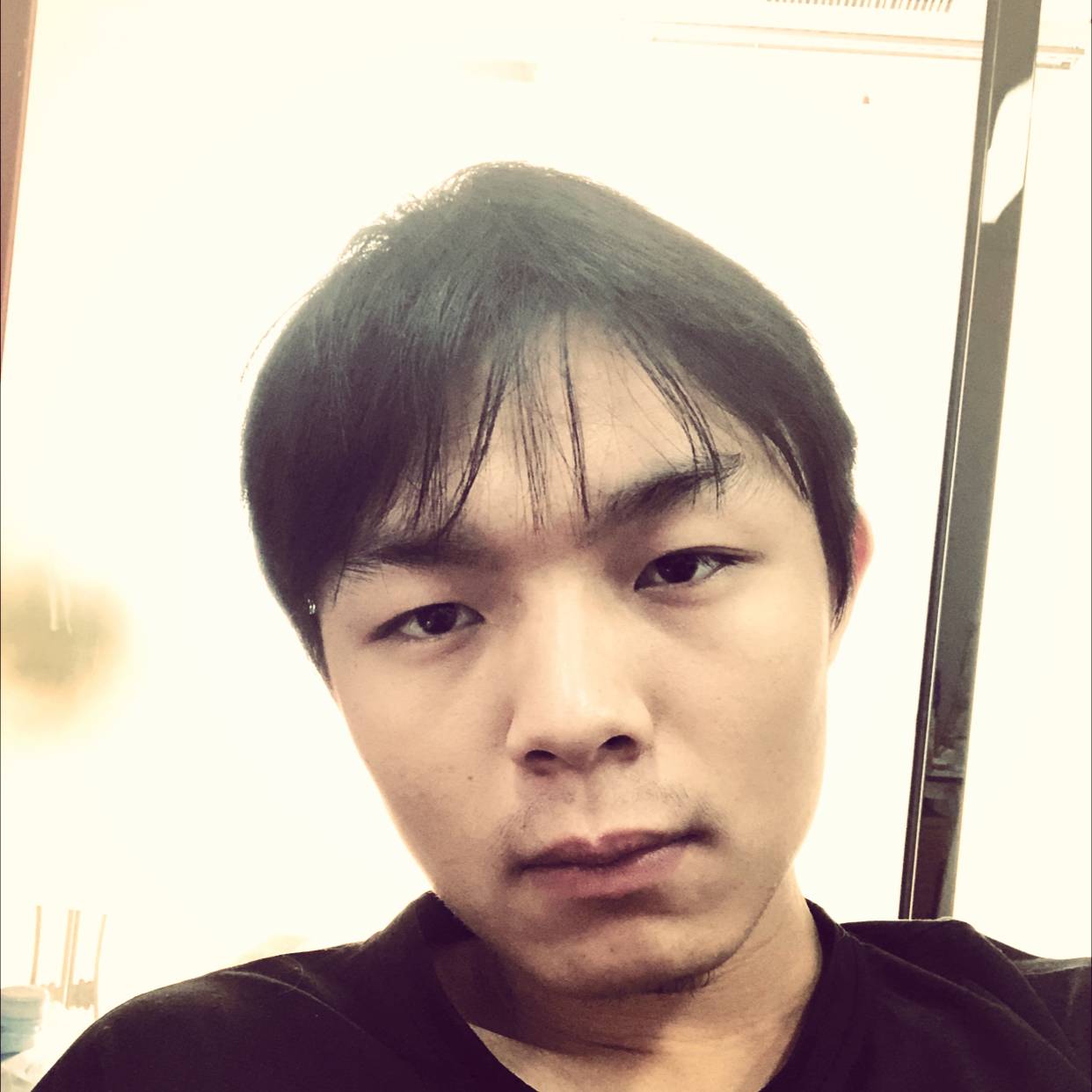 透彻相许小伙的照片
