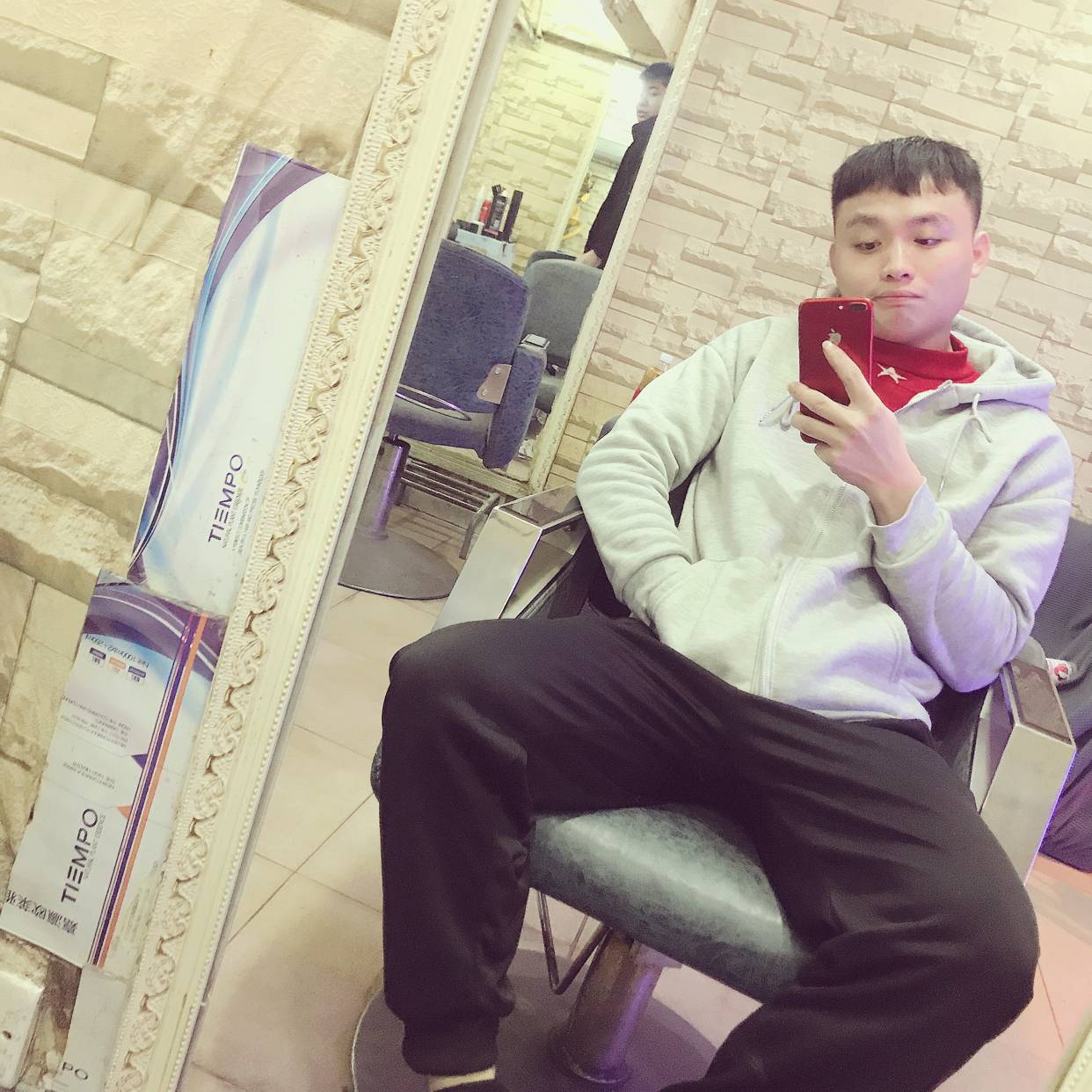 真淳深拥微笑的照片