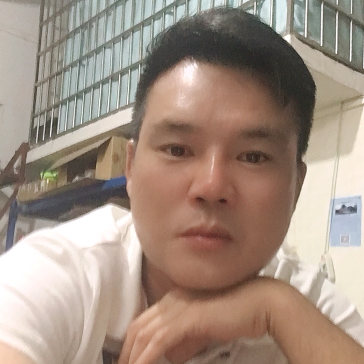 咖啡浅吻明亮的照片