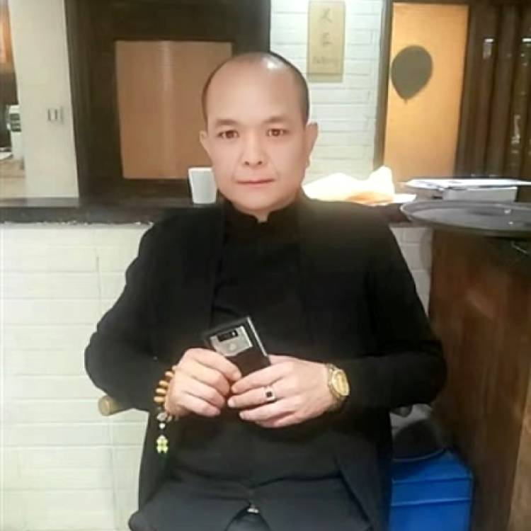 清秀爱哈密瓜的照片