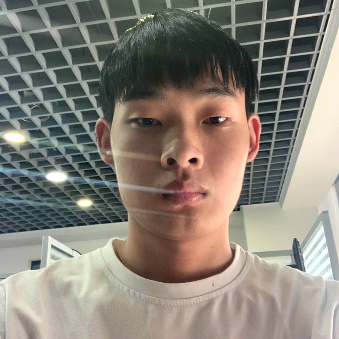 缥缈回首小伙的照片