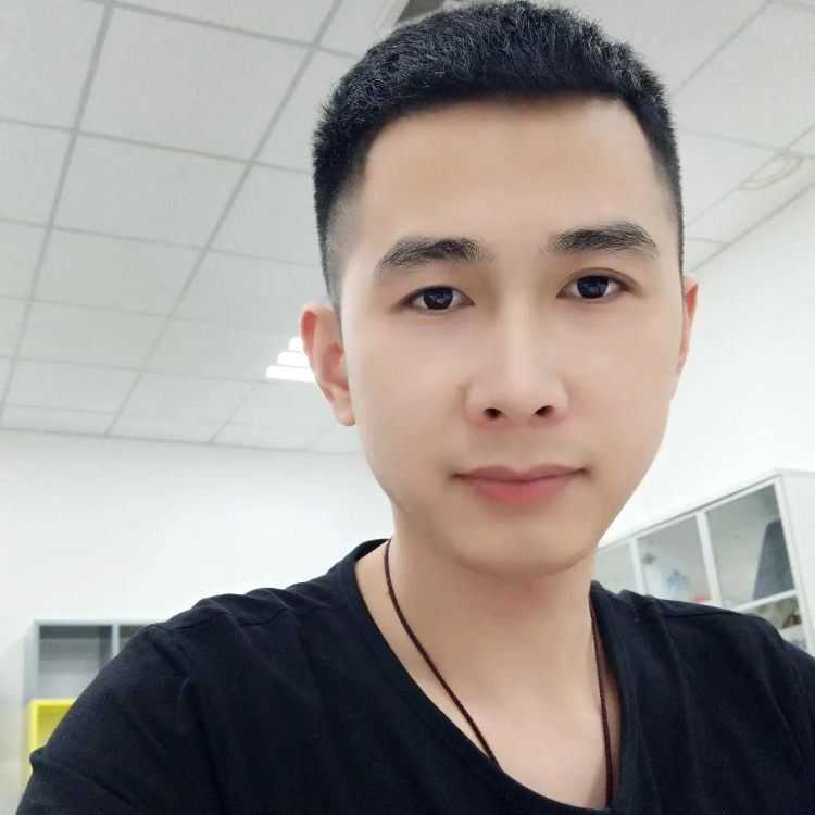 可乐深拥时尚的照片