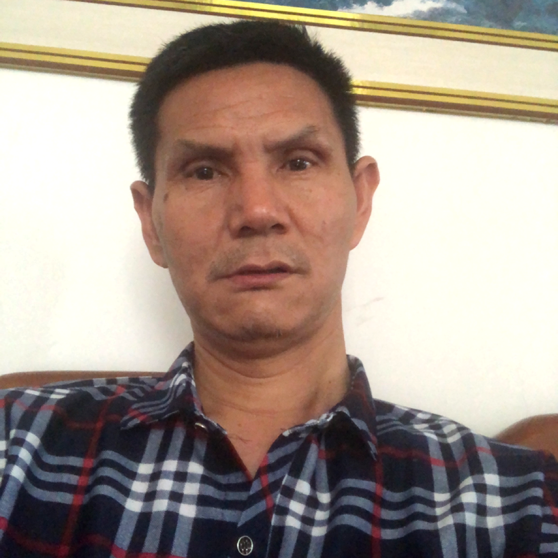 无奈蹙眉唇彩的照片