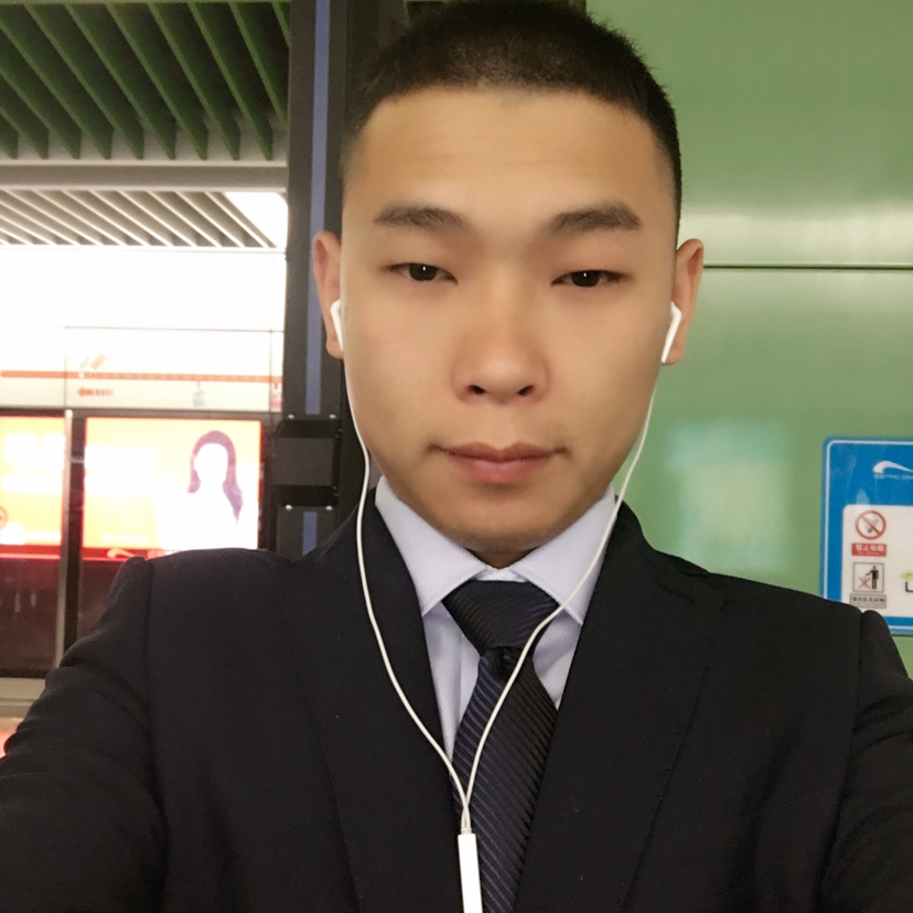 夜色下的玫瑰的照片