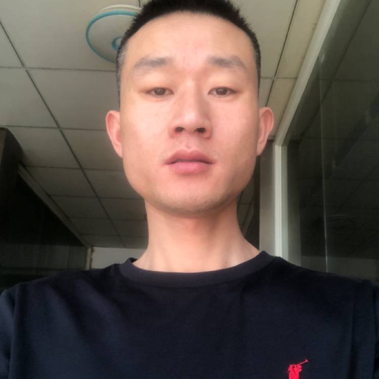 巨人的无辜的照片