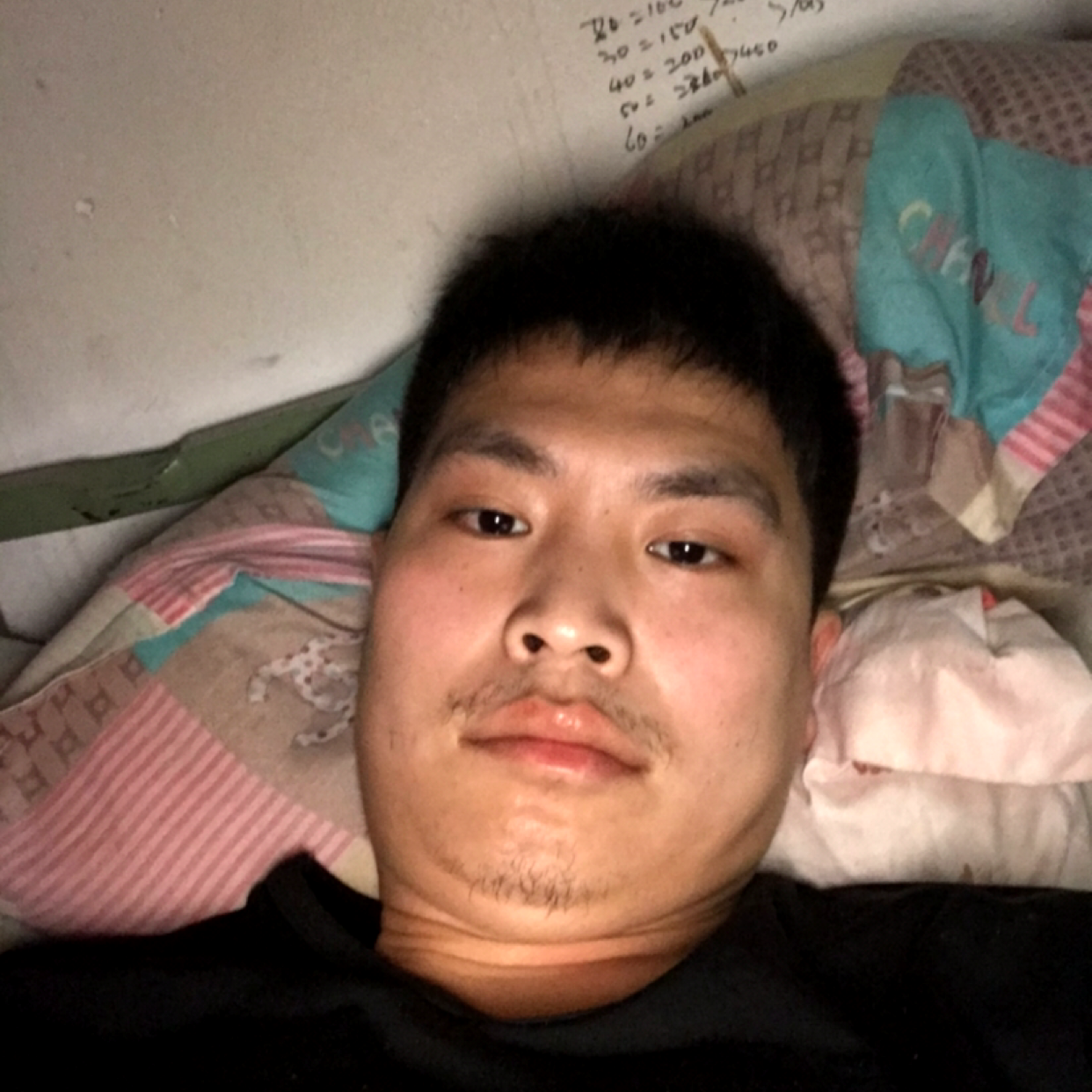 优雅凝眸大碗的照片