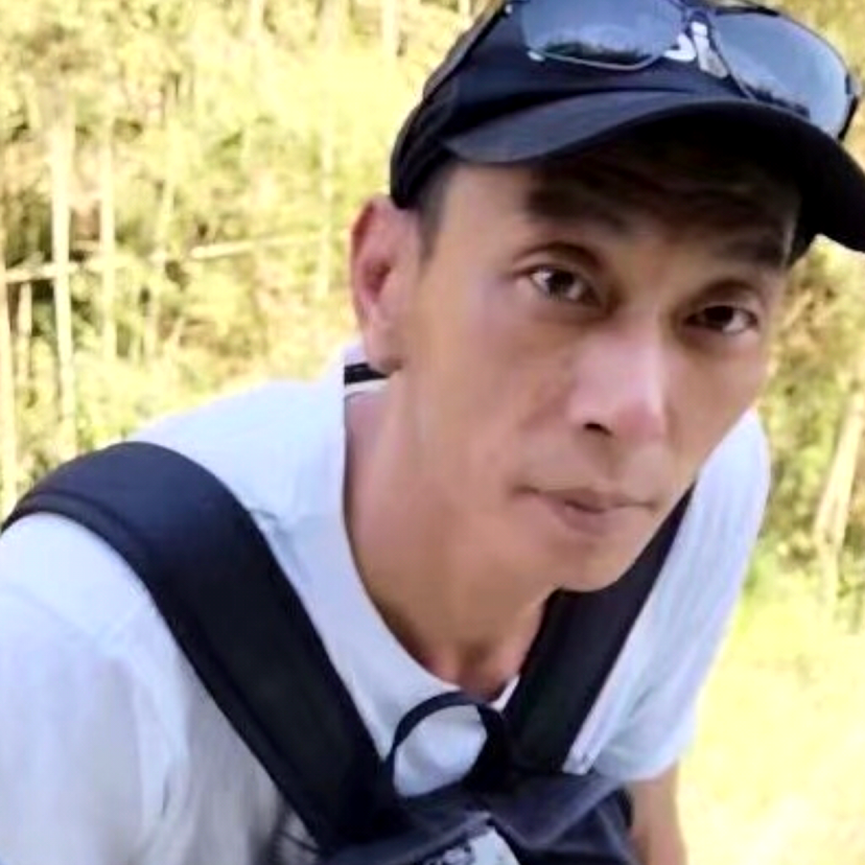 大叔扯酷酷的照片