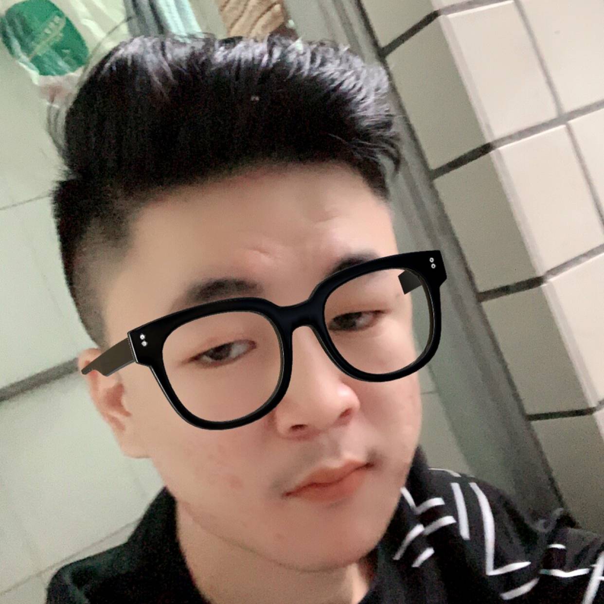 街上人走去的照片