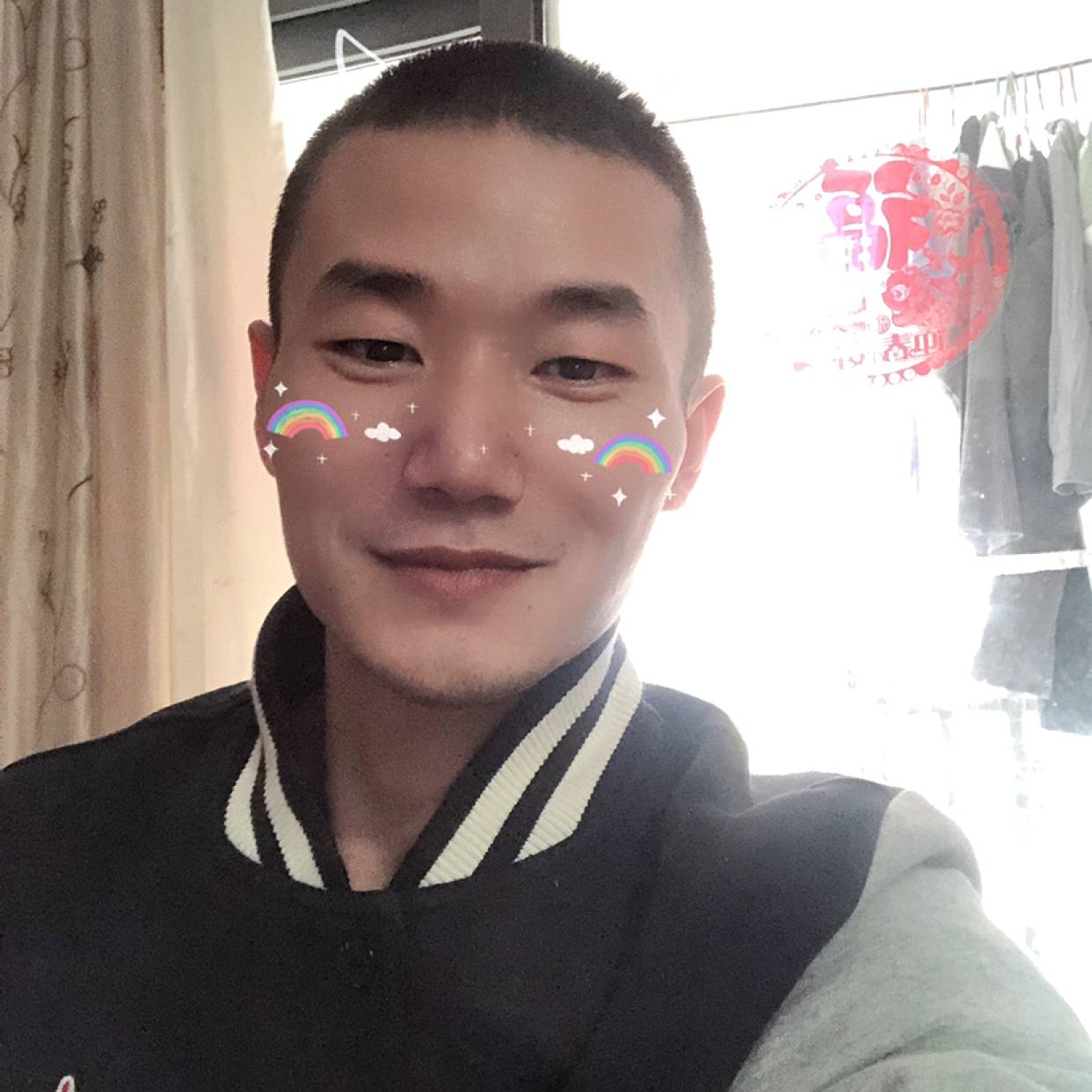 苹果漫步大树的照片