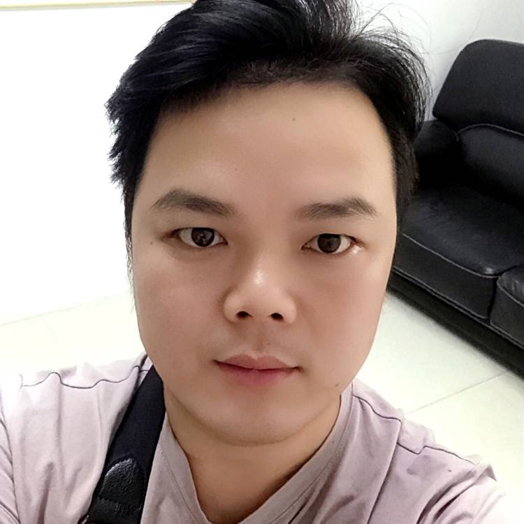 受伤深拥西牛的照片