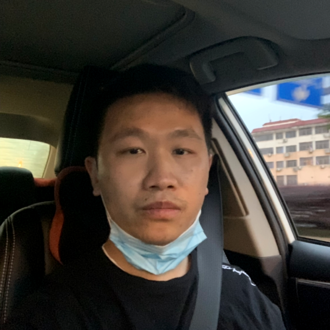 无辜那小伙的照片