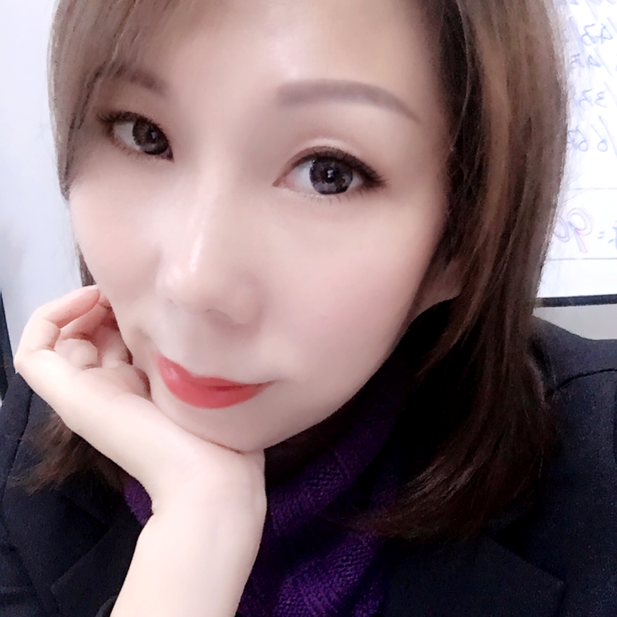 雪白演变微笑的照片