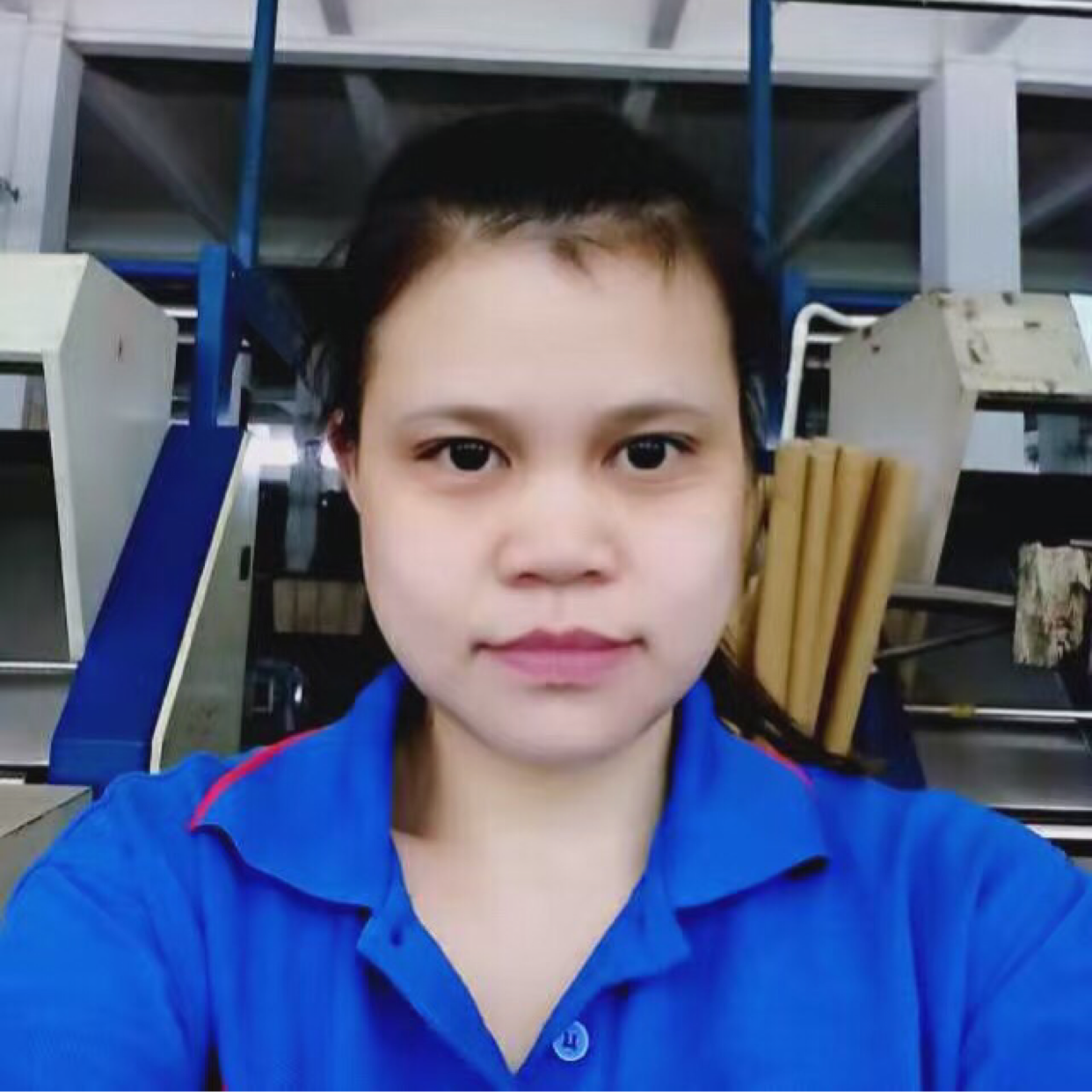 发带回眸忧郁的照片