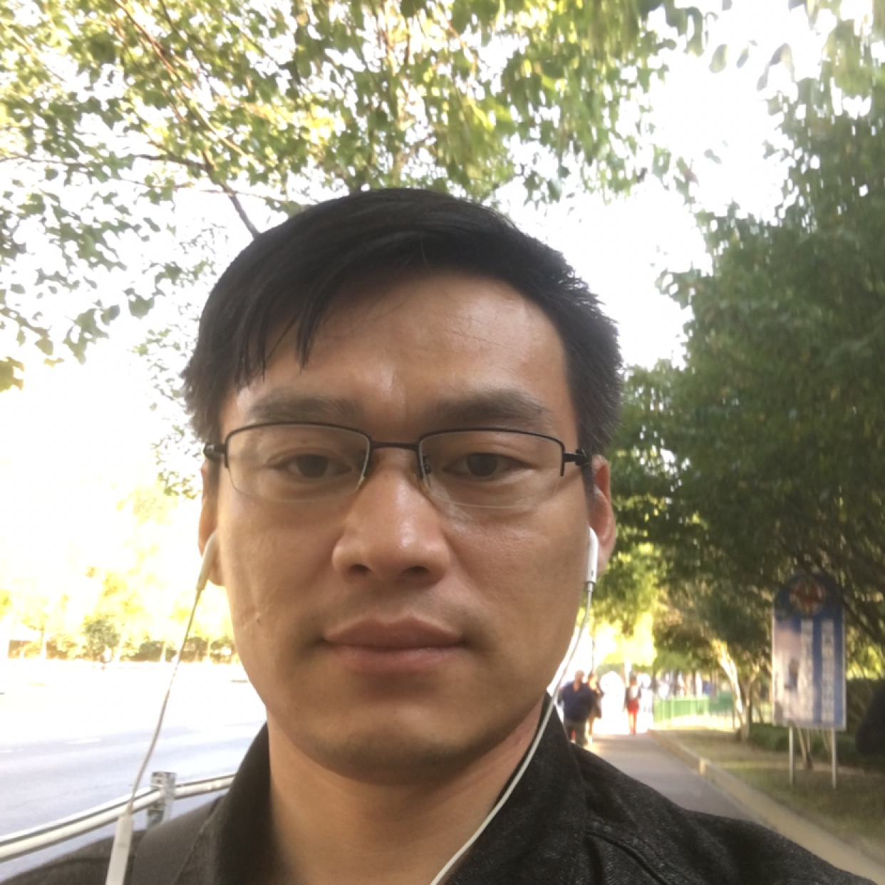 往事拿含糊的照片
