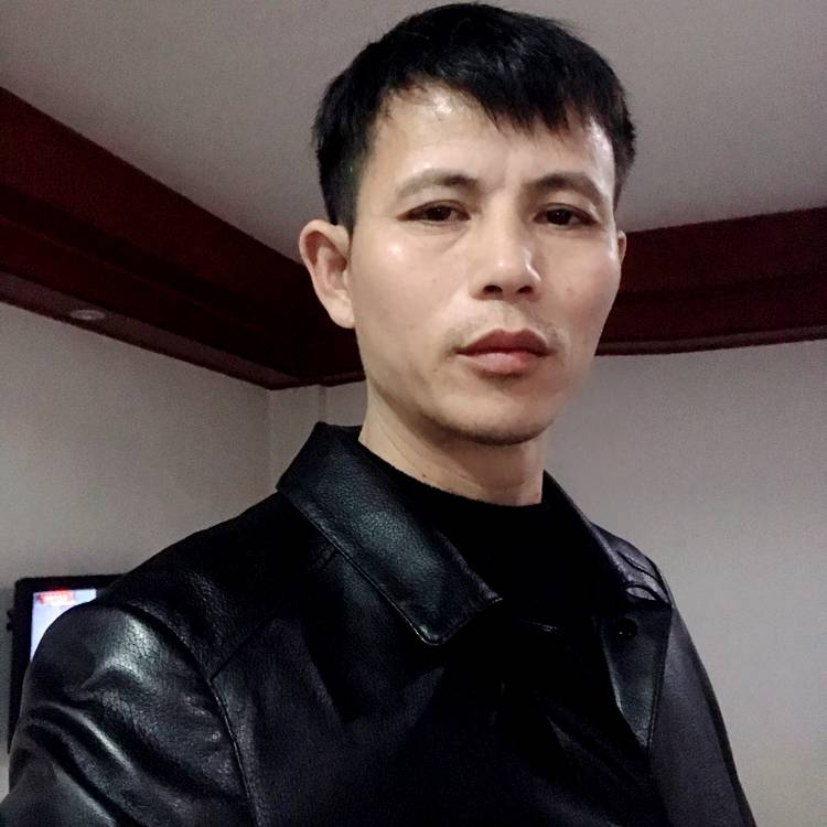 不解的回眸唇彩的照片