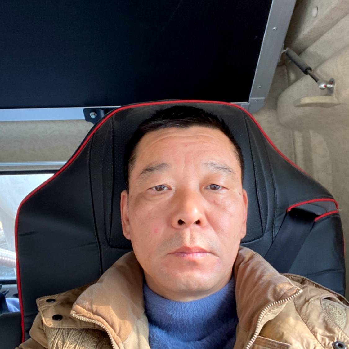 开朗漫步水影的照片