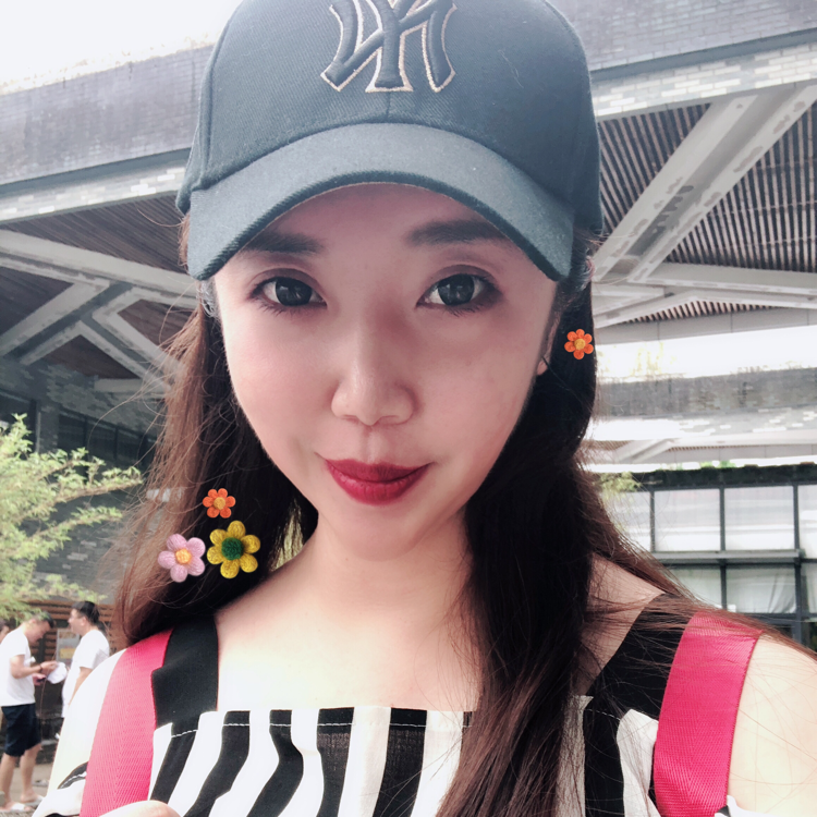 有额头的小仙女的照片