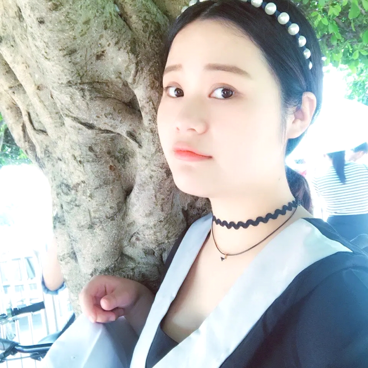 浅笑一若的照片