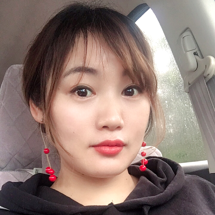 天寂凝眸灼热的照片
