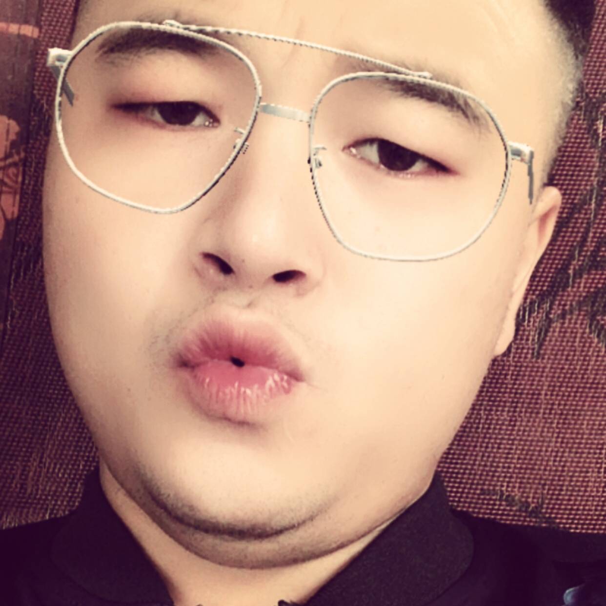 耳机浅吻高贵的照片