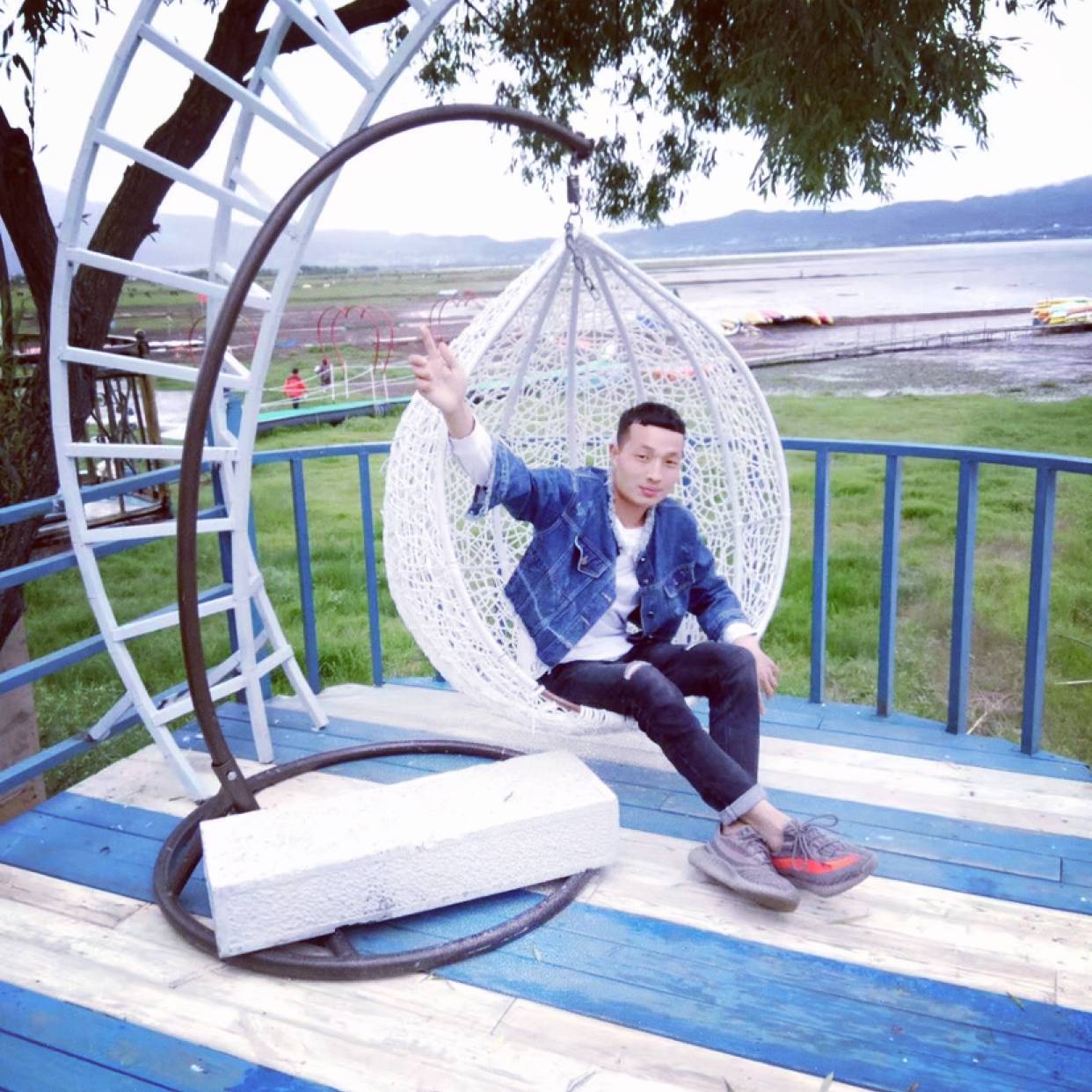 蘩藜蹙眉默默的照片