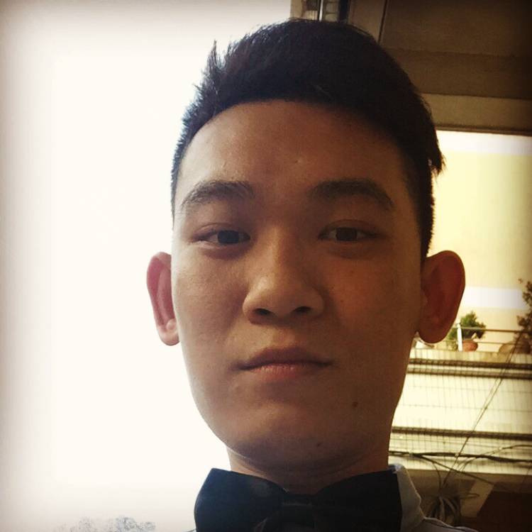 耳机向细心的照片