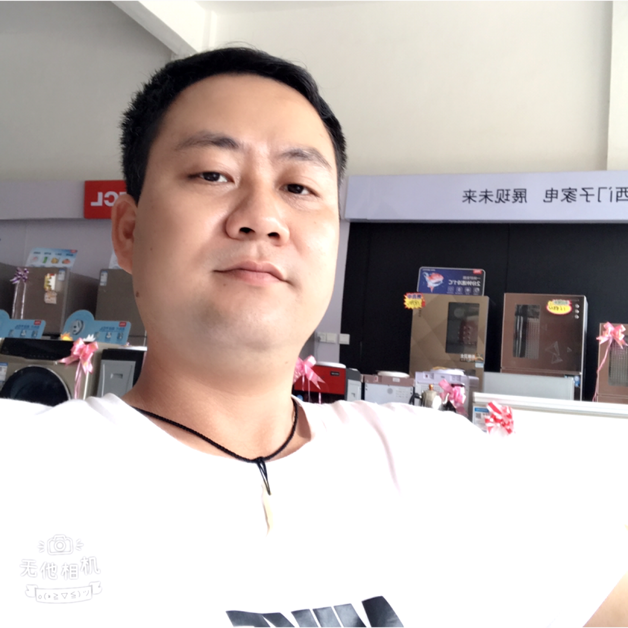 机灵回首爆米花的照片