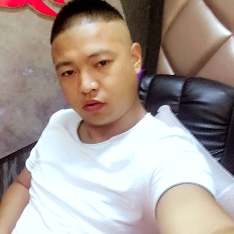 大米浅吻慈祥的照片